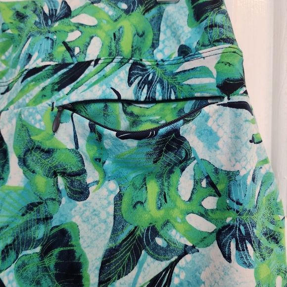 Tommy Bahama Blue Floral Print Golf Skort Size Large - Picture 3 of 10